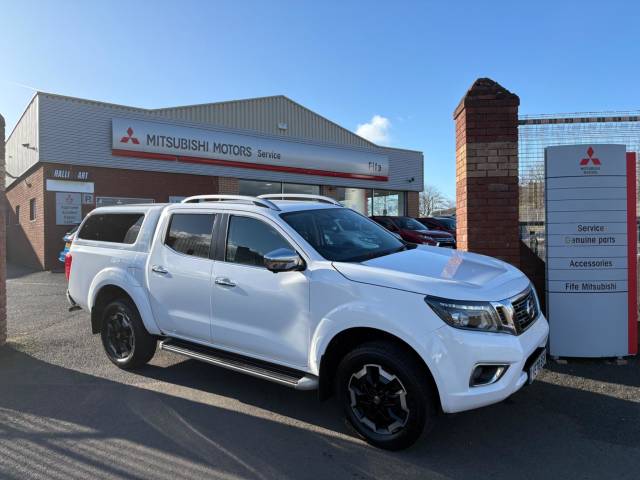 Nissan Navara Double Cab Pick Up Tekna 2.3dCi 190 TT 4WD Auto Pick Up Diesel WHITE